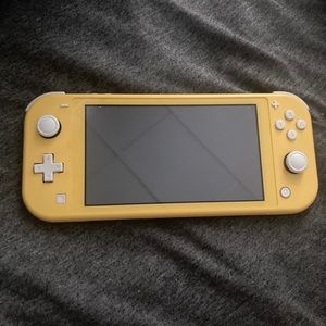EUC Nintendo Switch Lite YELLOW 32 GB